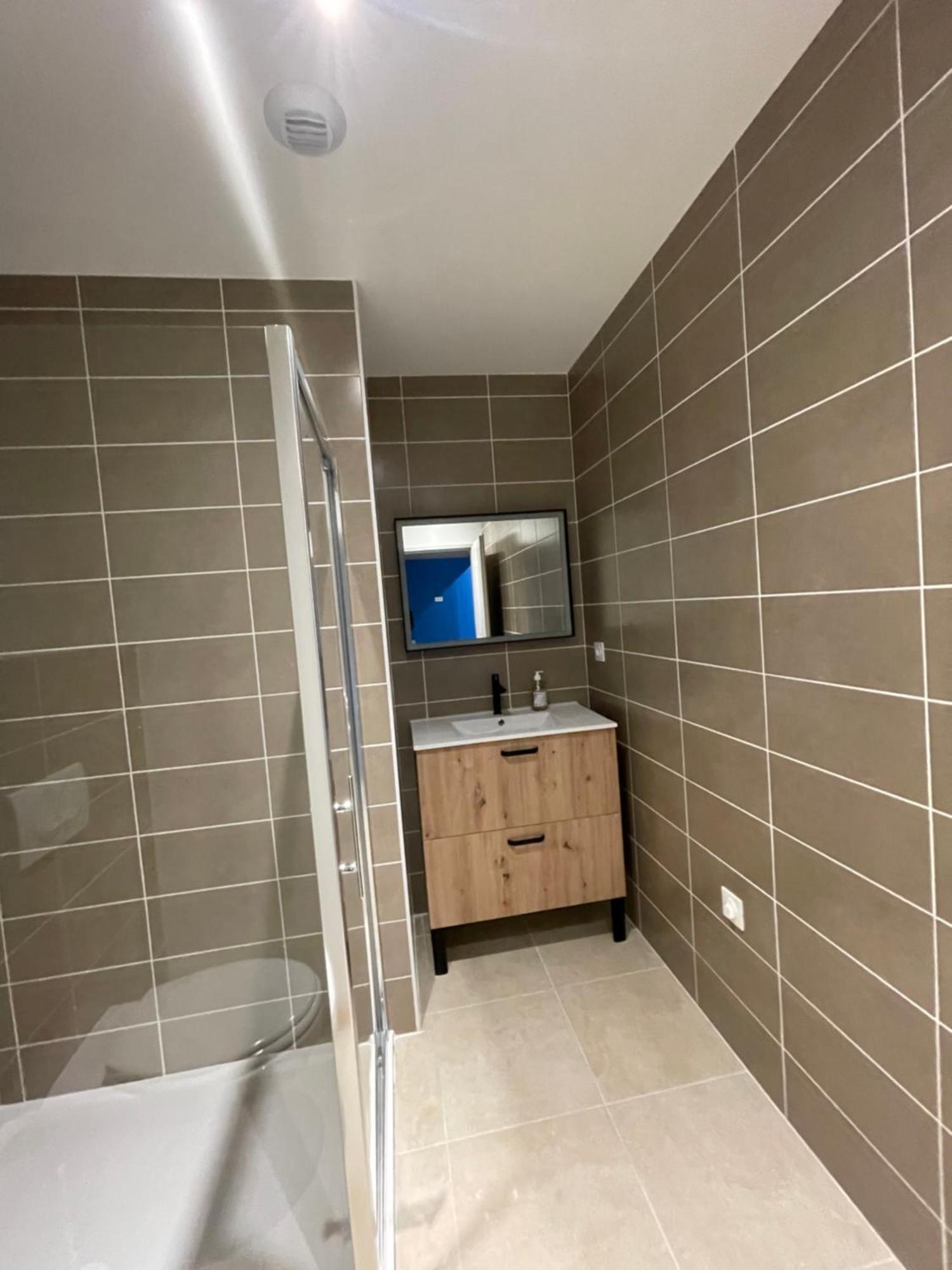 Le Salvador - Appart'Hotel De 18M2 A 44M2 La Talaudiere Exterior photo